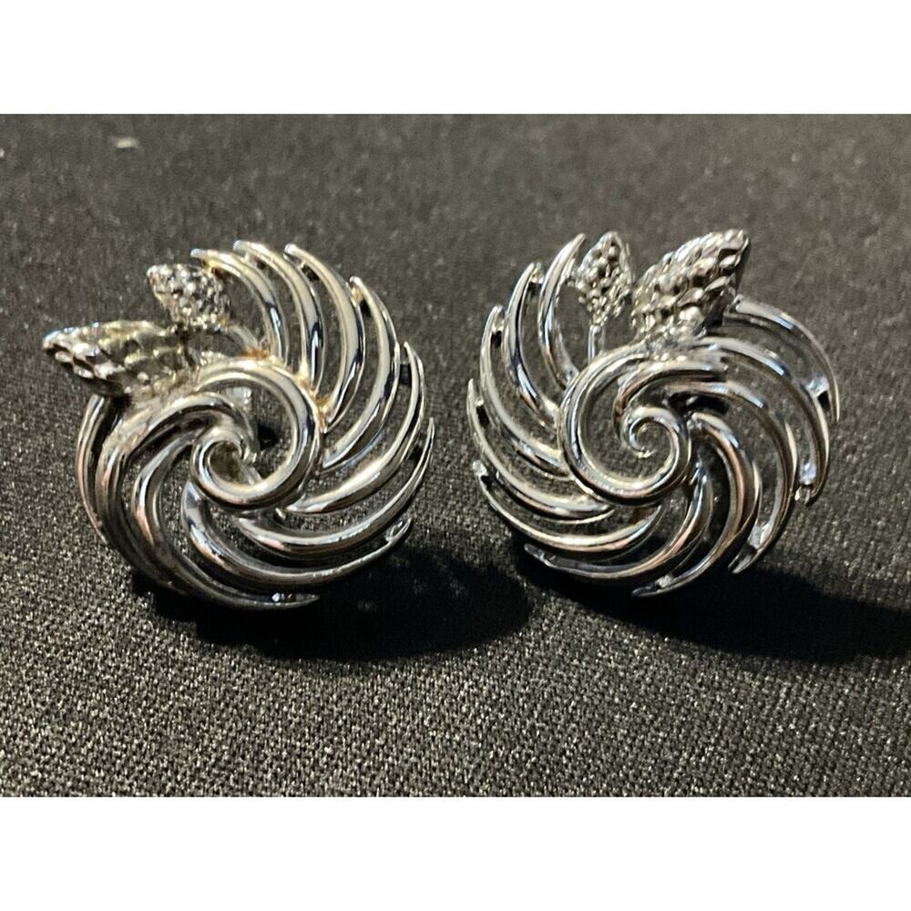 Vintage Lisner Screw Back Swirl W/ Pincons Earrings